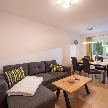 Irmi Apartment *